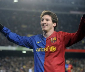 开云体育入口-利物浦对阵牙买加，奥斯梅恩在安菲尔德的暴雨中，为足球刻下超越胜负的永恒印记