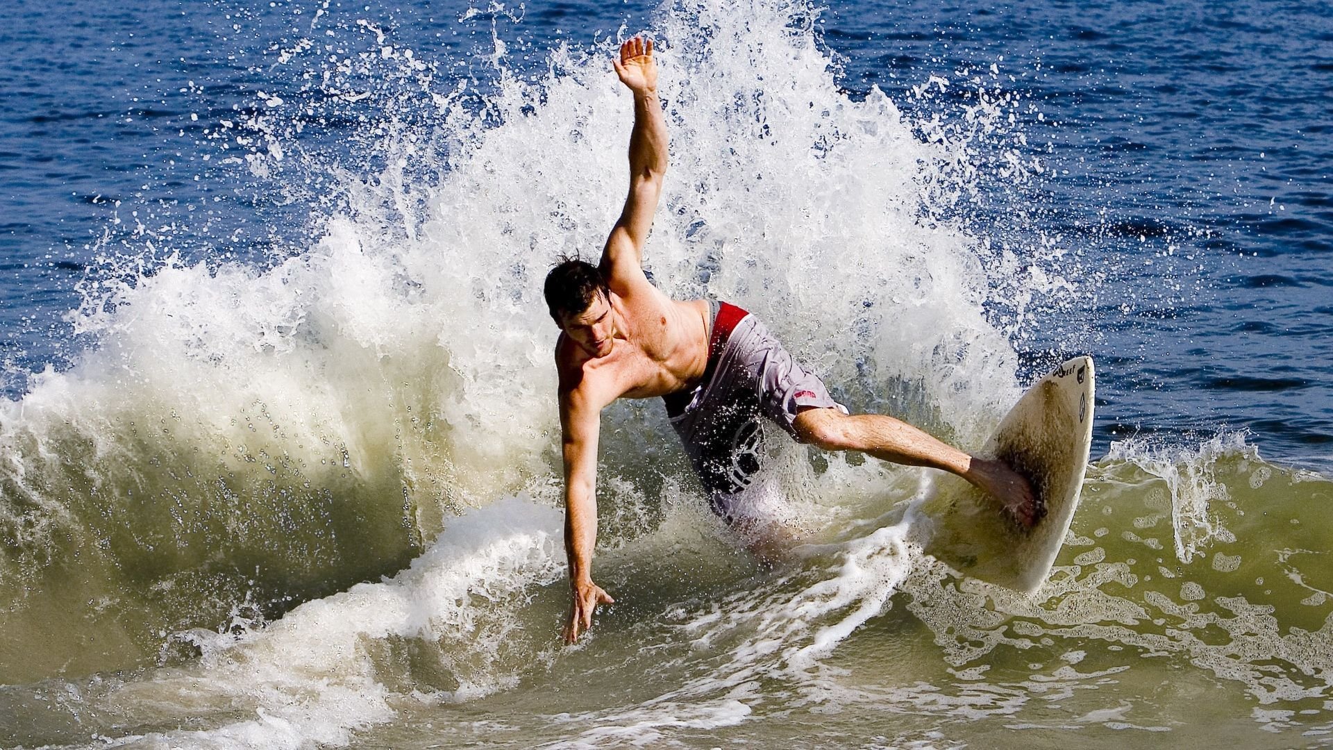 皮克跨界接管F1争冠，洪都拉斯单节风暴启示录