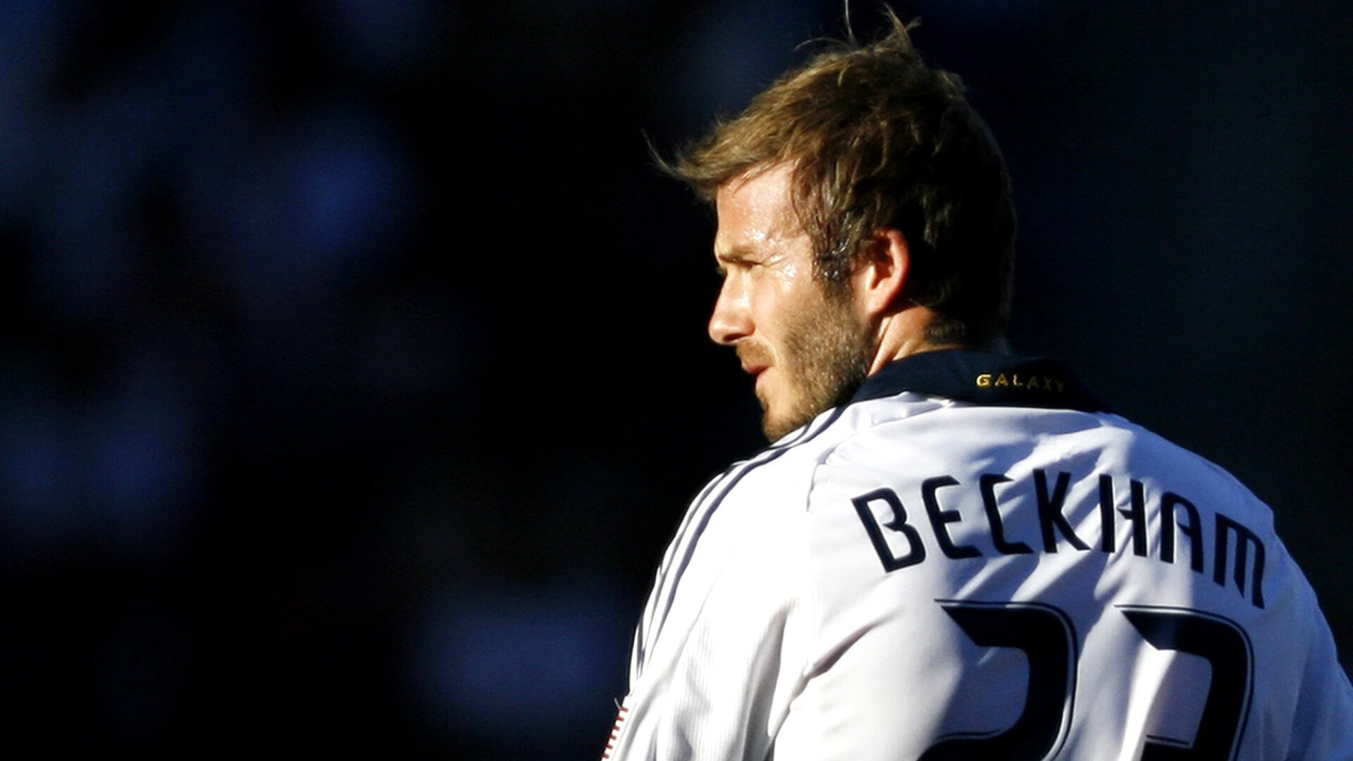 波兰铁骑与苏亚雷斯之矛，当历史锋刃刺穿现代足球的攻防艺术