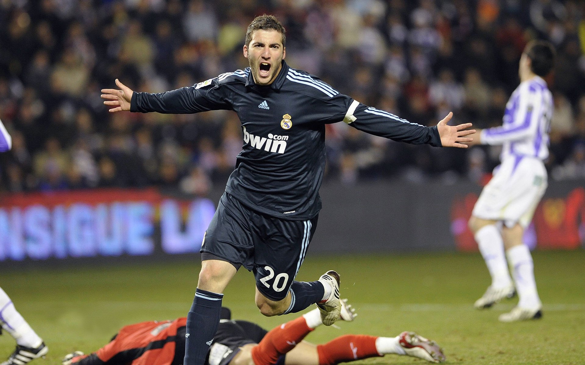 哈利伯顿欧冠封神夜，骑士铁蹄踏碎天山，当个人英雄主义照亮团队胜利