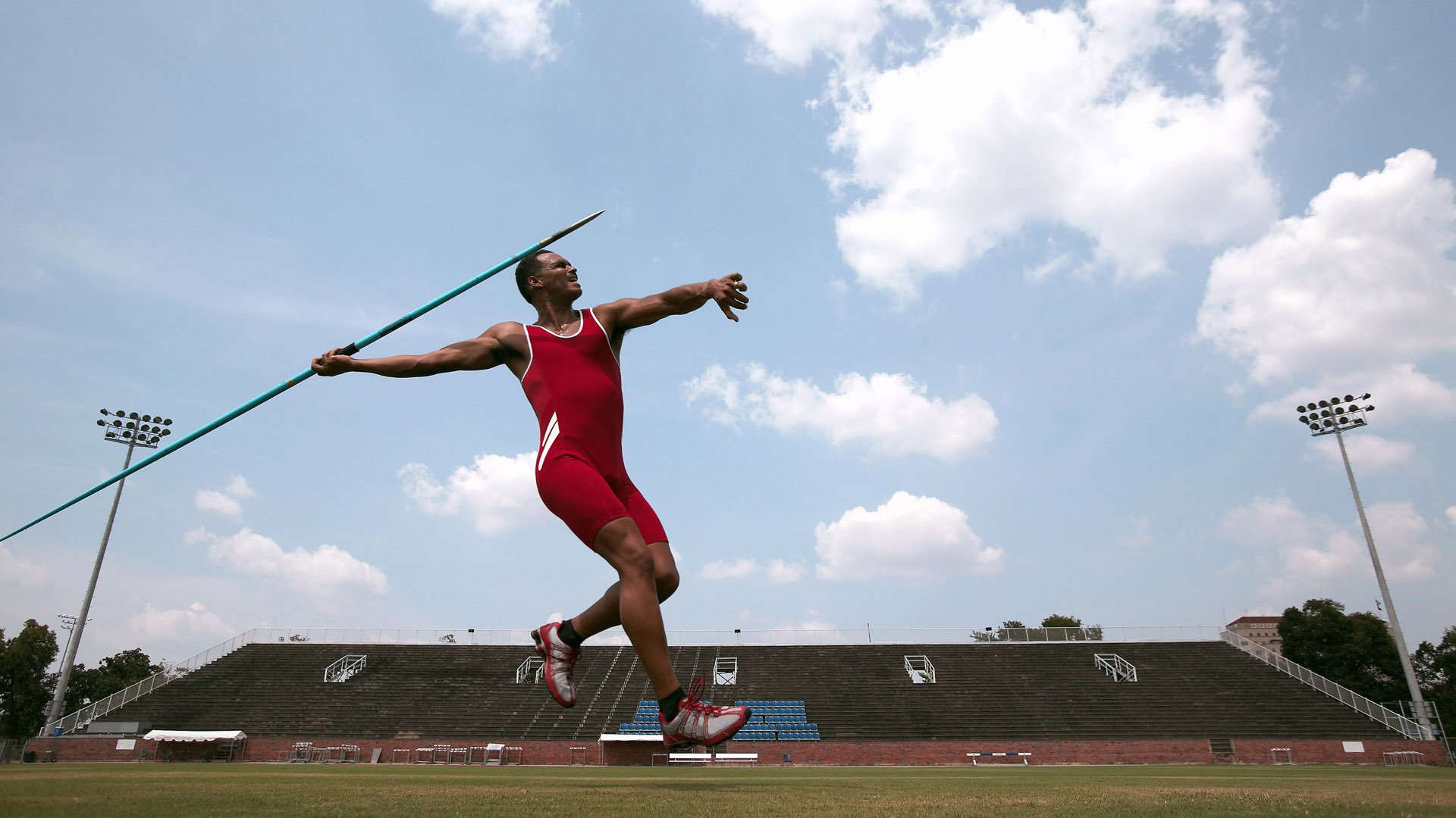 欧冠半决赛之夜,德布劳内用一记手术刀传球,切开的不只是防线