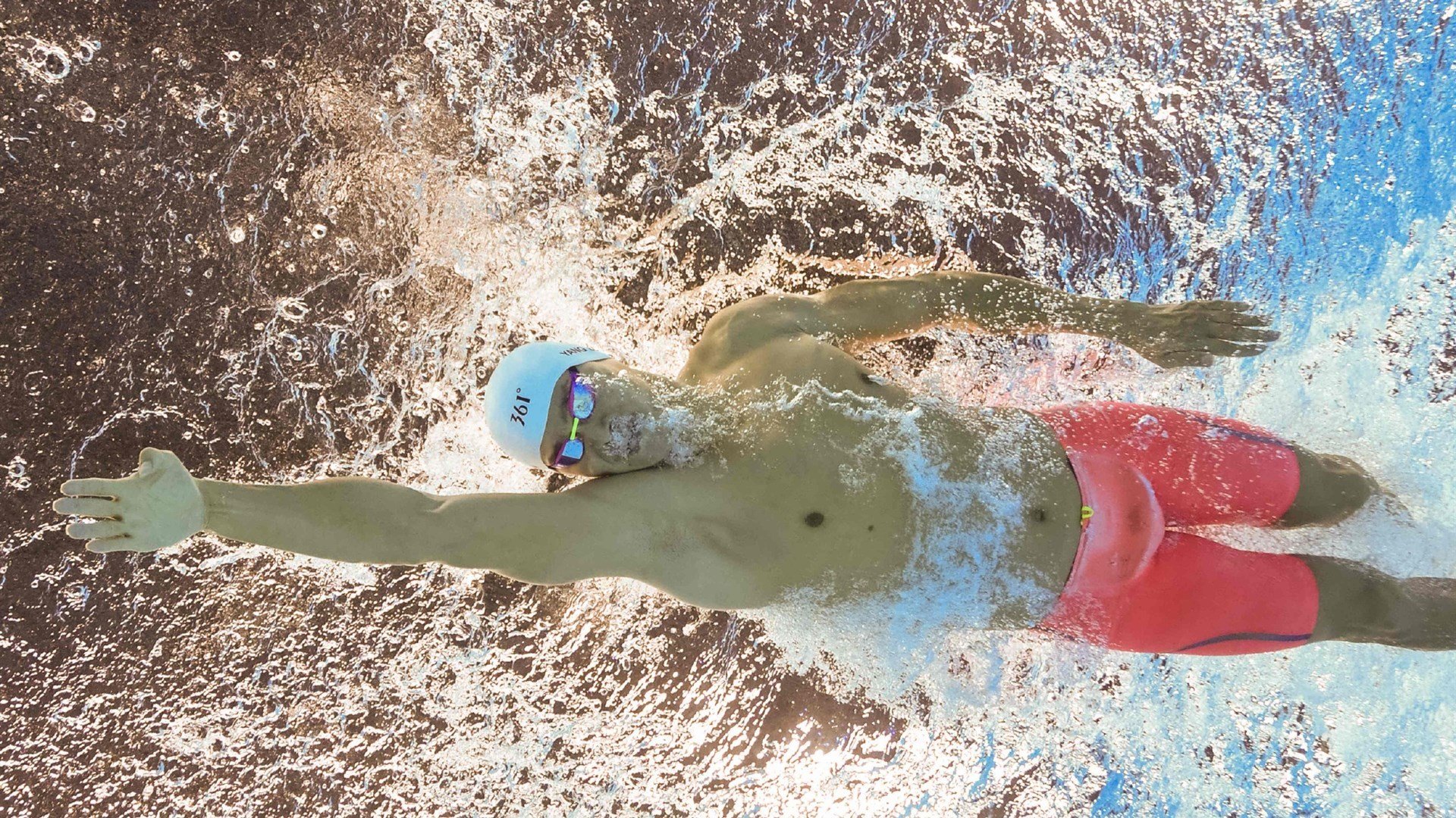 掘金斩落辽宁队，范弗利特在意甲焦点战接管比赛，跨界竞技的胜利哲学